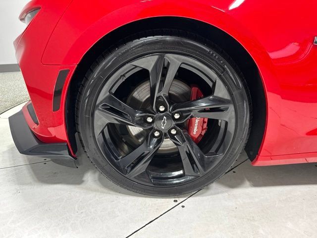 Used 2022 Chevrolet Camaro SS RWD image 6
