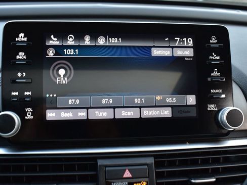 Used 2018 Honda Accord Touring image 39