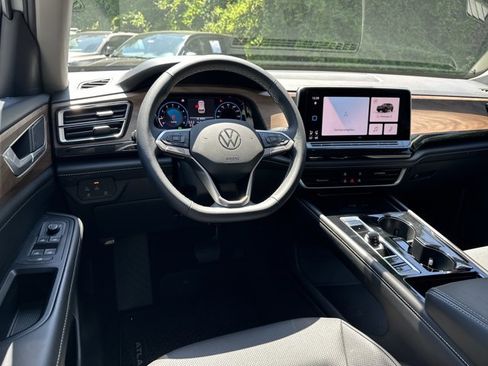 Used 2024 Volkswagen Atlas SE FWD image 28