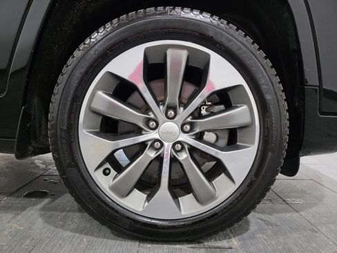 Used 2019 Jeep Cherokee Overland image 27