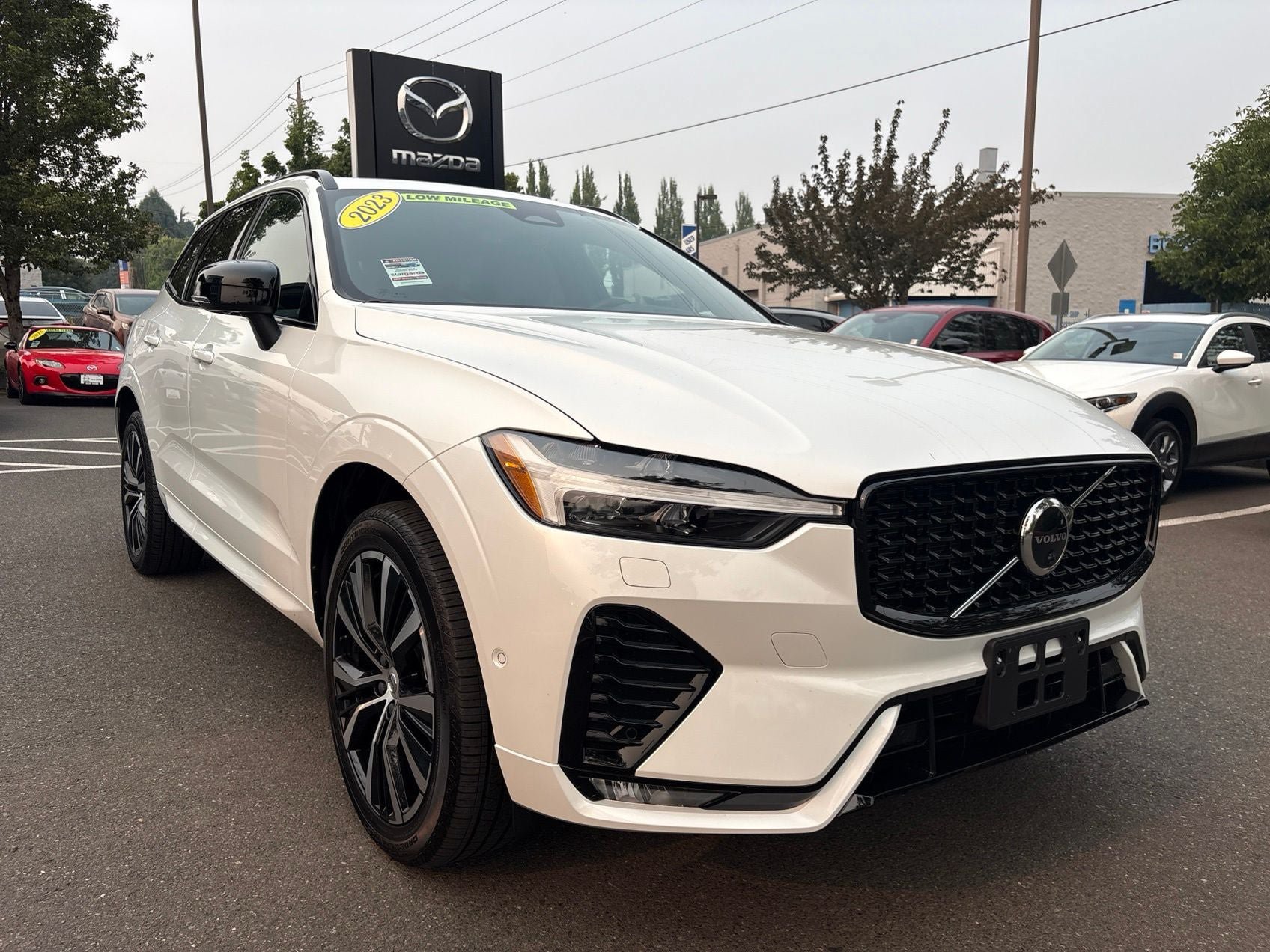 Used 2023 Volvo XC60 B5 Plus w/ Climate Package AWD/4WD image 4
