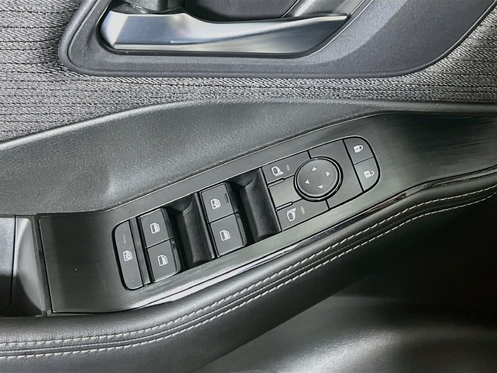 Used 2023 Nissan Rogue SV FWD image 16