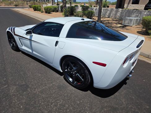 Used 2005 Chevrolet Corvette Coupe w/ Preferred Equipment Group RWD image 6