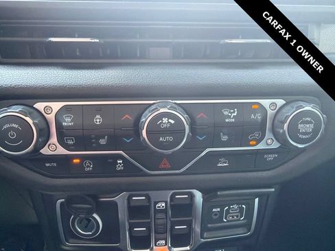 Used 2024 Jeep Gladiator Sport AWD/4WD image 6