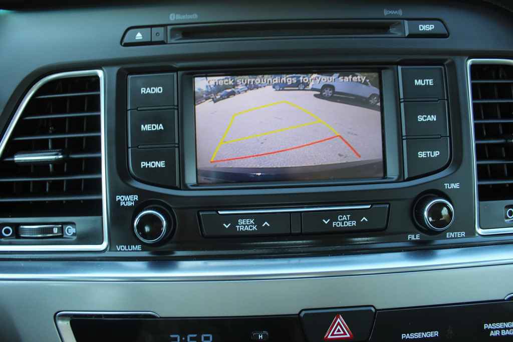 Used 2015 Hyundai Sonata SE w/ Option Group 09 FWD image 19