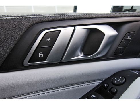 Used 2023 BMW X5 xDrive40i w/ M Sport Package image 24