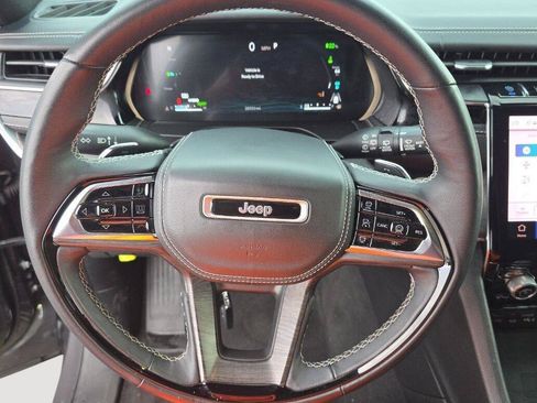 Used 2022 Jeep Grand Cherokee Overland w/ Advanced Protech Group III AWD/4WD image 13
