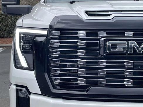 Used 2025 GMC Sierra 2500 Denali Ultimate w/ Max Trailering Package image 38