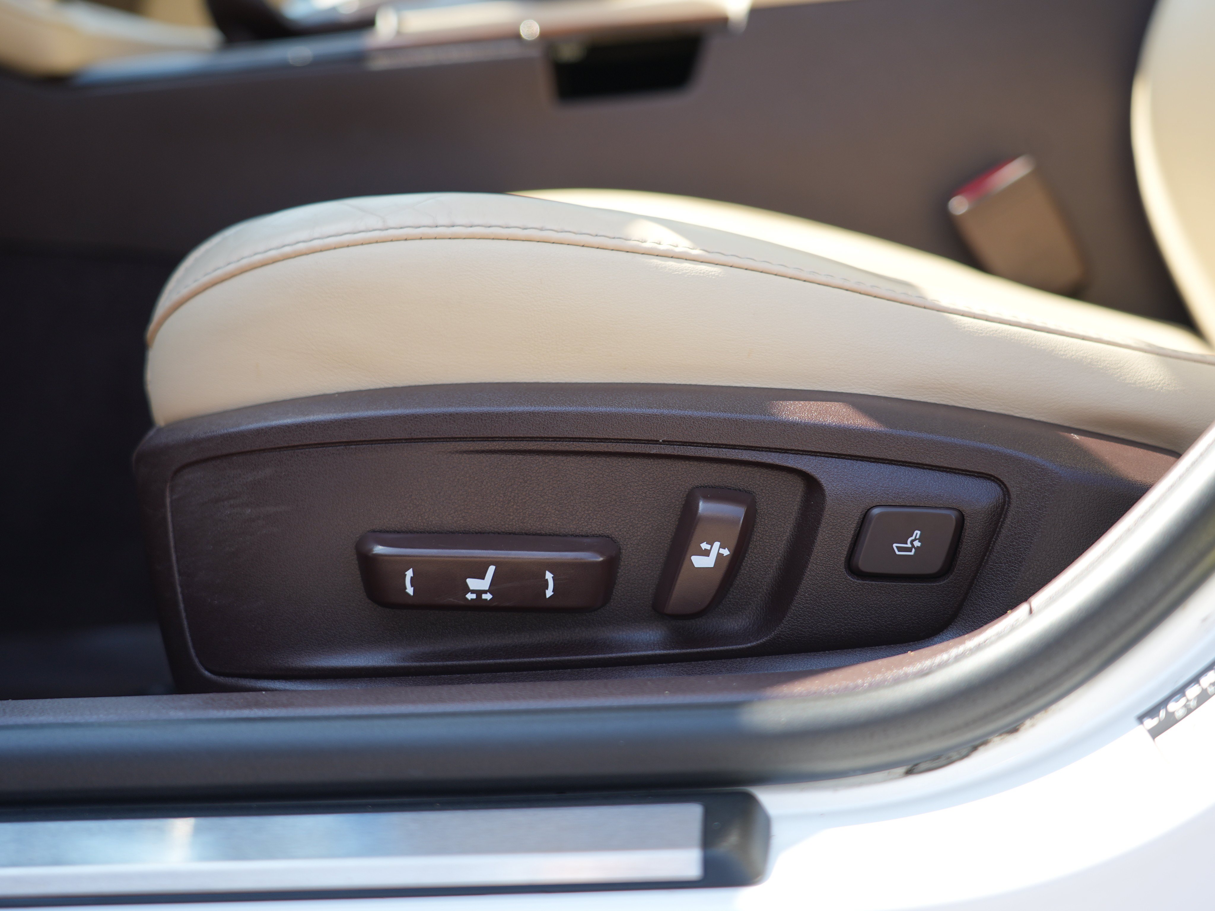 Used 2016 Lexus ES 350 w/ Luxury Package w/Wood Trim FWD image 19
