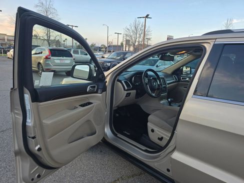 Used 2014 Jeep Grand Cherokee Laredo w/ Quick Order Package 23E image 11