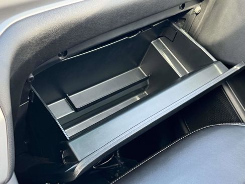 Used 2022 Ford Explorer XLT w/ Equipment Group 202A image 10