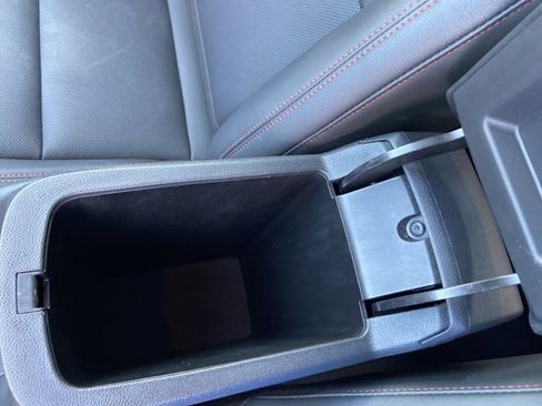 Used 2025 Chevrolet Trax RS image 12