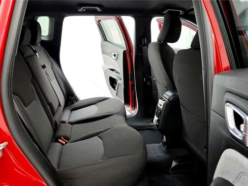 Used 2023 Jeep Compass Sport image 18