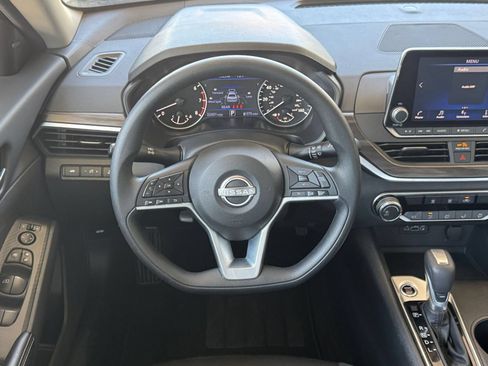 Used 2025 Nissan Altima 2.5 SV FWD image 29