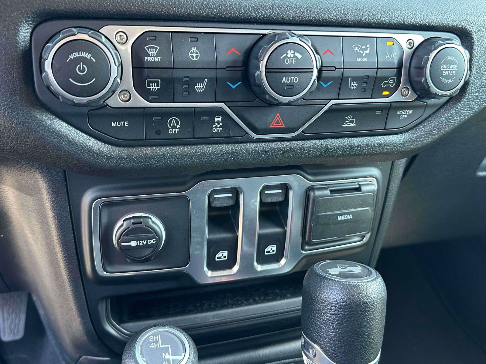 Used 2025 Jeep Wrangler Sport AWD/4WD image 20