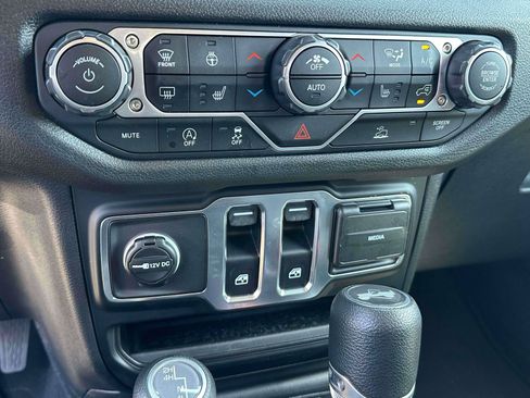Used 2025 Jeep Wrangler Sport AWD/4WD image 20