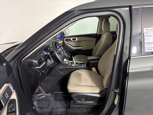 Used 2023 Ford Explorer XLT AWD/4WD image 12