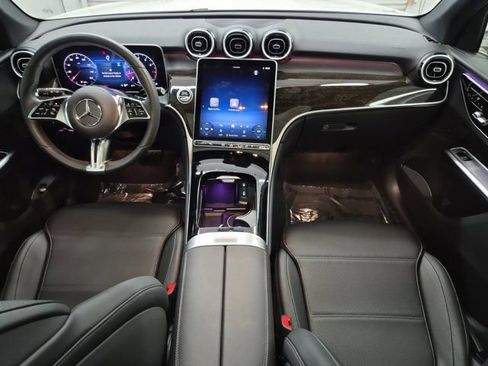 Used 2025 Mercedes-Benz GLC 300 image 11