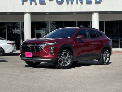 Certified 2025 Chevrolet Trax LT image 1