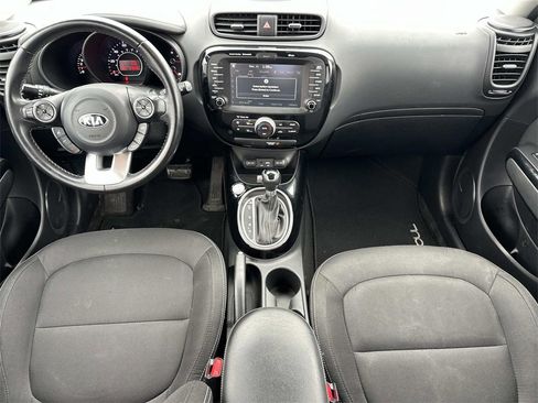 Used 2017 Kia Soul + image 13