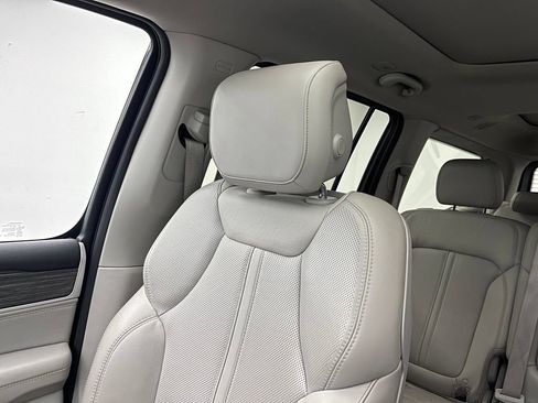 Used 2022 Jeep Wagoneer Series III w/ Premium Group I AWD/4WD image 46