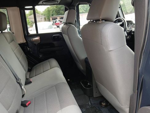Used 2007 Jeep Wrangler Unlimited Rubicon w/ PWR Convenience Group AWD/4WD image 13