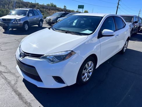 Used 2015 Toyota Corolla LE FWD image 2