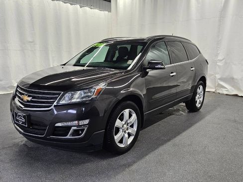 Used 2017 Chevrolet Traverse LT w/ Style and Technology Package FWD image 1