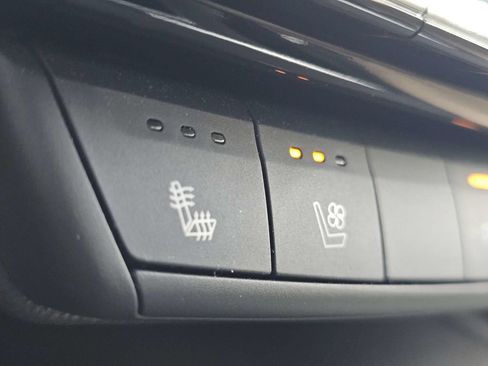 Used 2025 Cadillac XT4 Premium Luxury FWD image 22