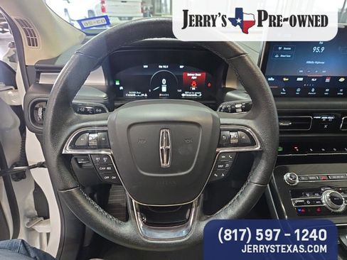 Used 2022 Lincoln Nautilus FWD w/ Premium Package image 13