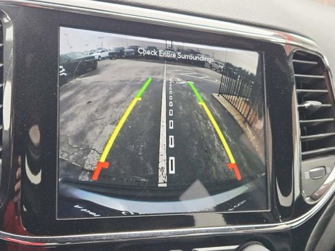 Used 2020 Jeep Grand Cherokee Altitude image 28