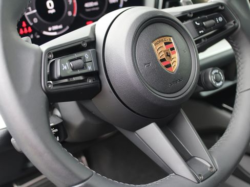 Certified 2025 Porsche Cayenne AWD/4WD image 18