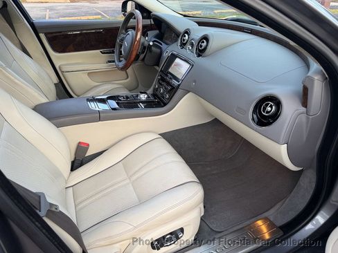 Used 2017 Jaguar XJ R-Sport RWD image 41