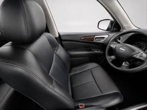 Used 2015 Nissan Pathfinder Platinum w/ Cargo Package FWD image 18