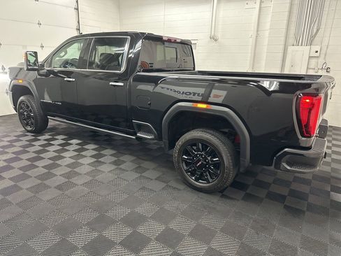 Used 2022 GMC Sierra 2500 Denali w/ Denali Black Diamond Edition image 6