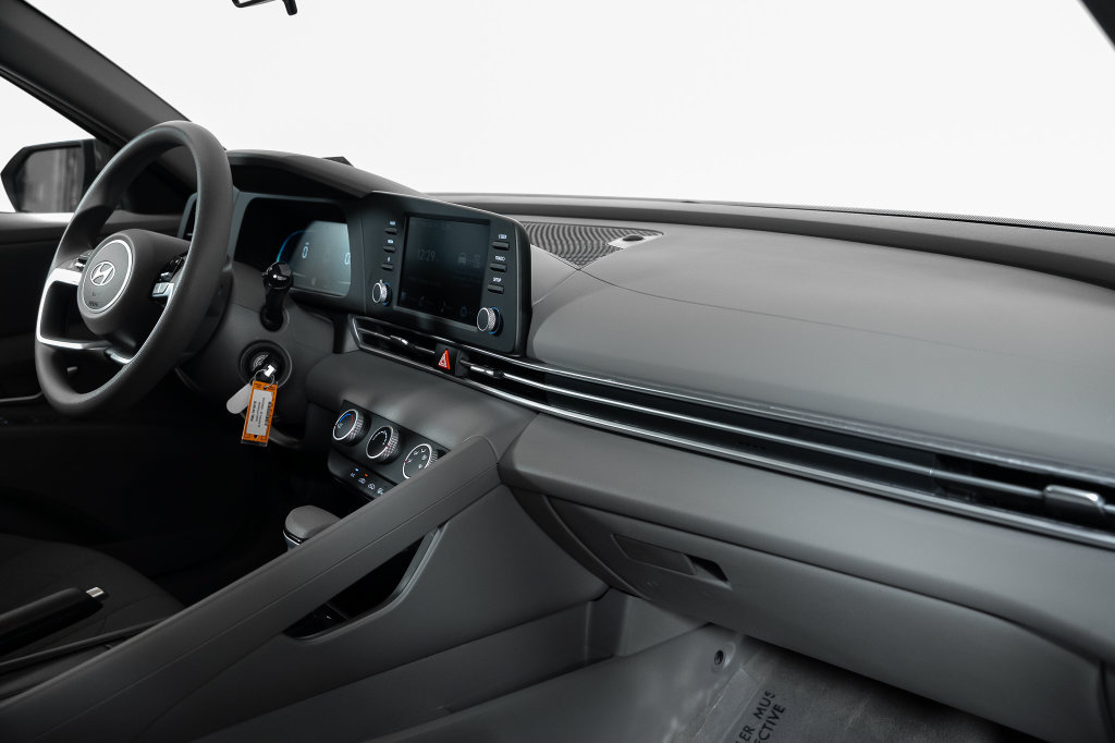 Certified 2026 Hyundai Elantra SE FWD image 37