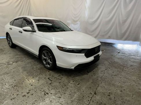 Used 2023 Honda Accord EX-L image 2