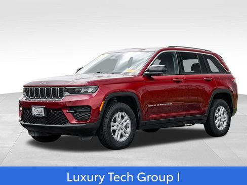 Used 2023 Jeep Grand Cherokee Laredo w/ Luxury Tech Group I AWD/4WD image 3