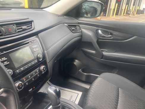 Used 2017 Nissan Rogue S w/ S Appearance Package AWD/4WD image 15