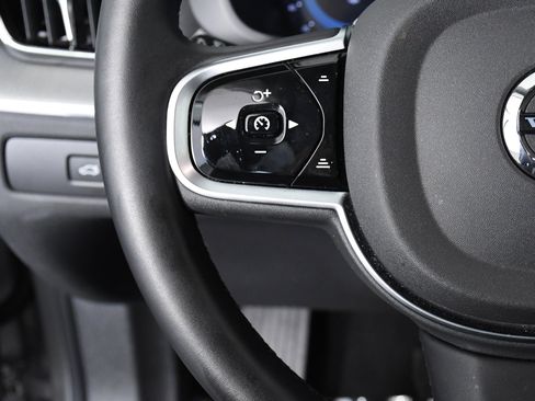 Used 2025 Volvo XC60 B5 Plus image 11