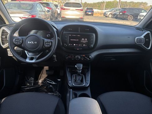 Used 2025 Kia Soul LX w/ LX Technology Package image 31