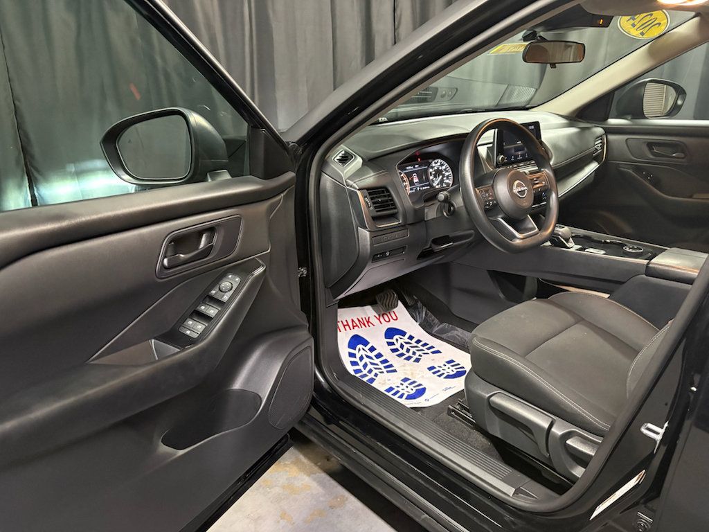 Used 2024 Nissan Rogue S AWD/4WD image 21