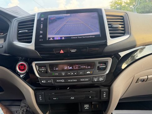 Used 2016 Honda Pilot Touring image 17