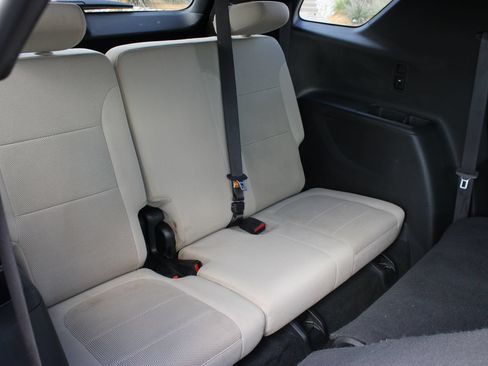 Used 2022 Chevrolet Traverse LS FWD image 25
