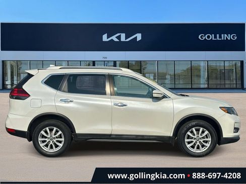 Used 2017 Nissan Rogue SV AWD/4WD image 2