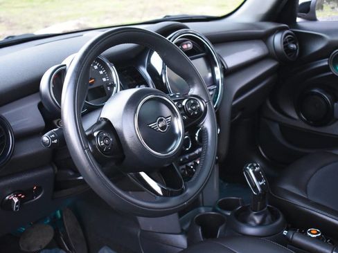 Used 2020 MINI Cooper 4-Door Hardtop image 19