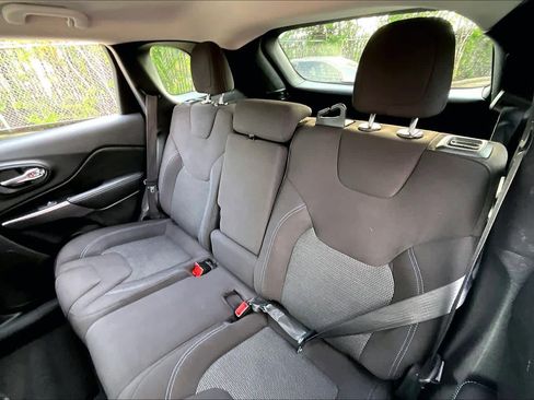 Used 2020 Jeep Cherokee Latitude image 19