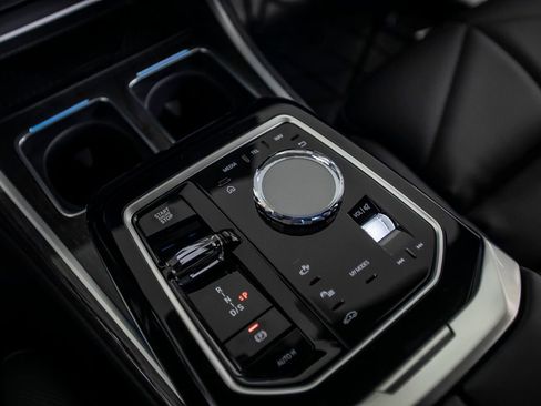 Used 2025 BMW 740i 740i w/ Premium Package image 32