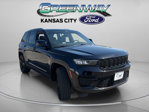 Used 2023 Jeep Grand Cherokee Altitude AWD/4WD image 1