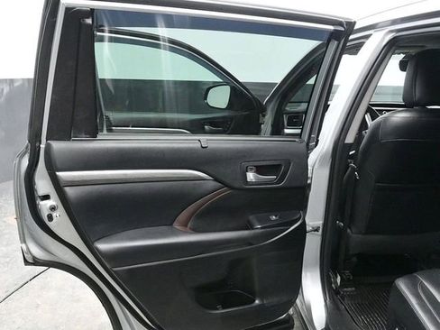 Used 2019 Toyota Highlander Limited Platinum image 15